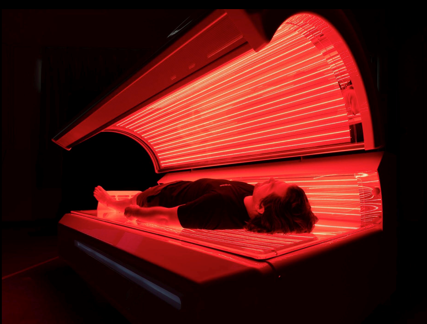 Red light therapy session for muscle recovery and circulation
